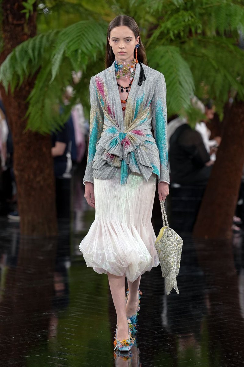musesarchive's tweet photo. These looks from Dior fw27 haute couture were so much fun to look at! https://t.co/UQdKjmbi3f