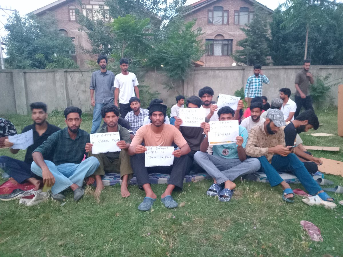 mudasirm9's tweet photo. Tribal students started hunger strike  against The inconsistent hostel management and backdoor entries in hostels
Denial of admission to deserving students 
@Tribalaffairsjk @TribalArmy @Talib_Hussain_ https://t.co/q2EhVz0AZ8