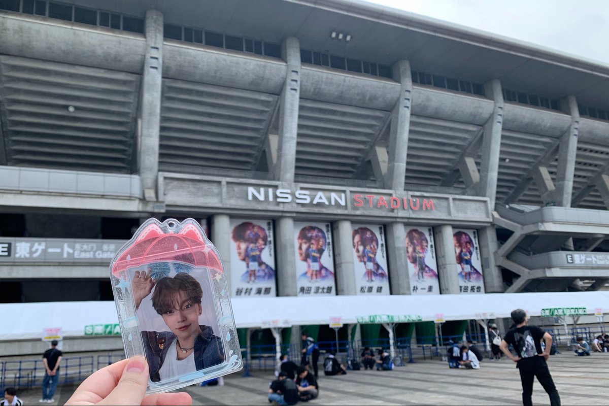 maitei_long311's tweet photo. 先週Adoさんのライブに行った時にシンロンと日産スタジアムで写真を撮らせていただきました
ほんとに広かったのでAllyzが沢山入るためにもこういう大きな場所でできますように🍀
ガチャで出た歯ちゃん泣いてるのが出てシンロンみたいだなと思い、さらに嬉しさUP UP！ https://t.co/7F5OB6Ouki