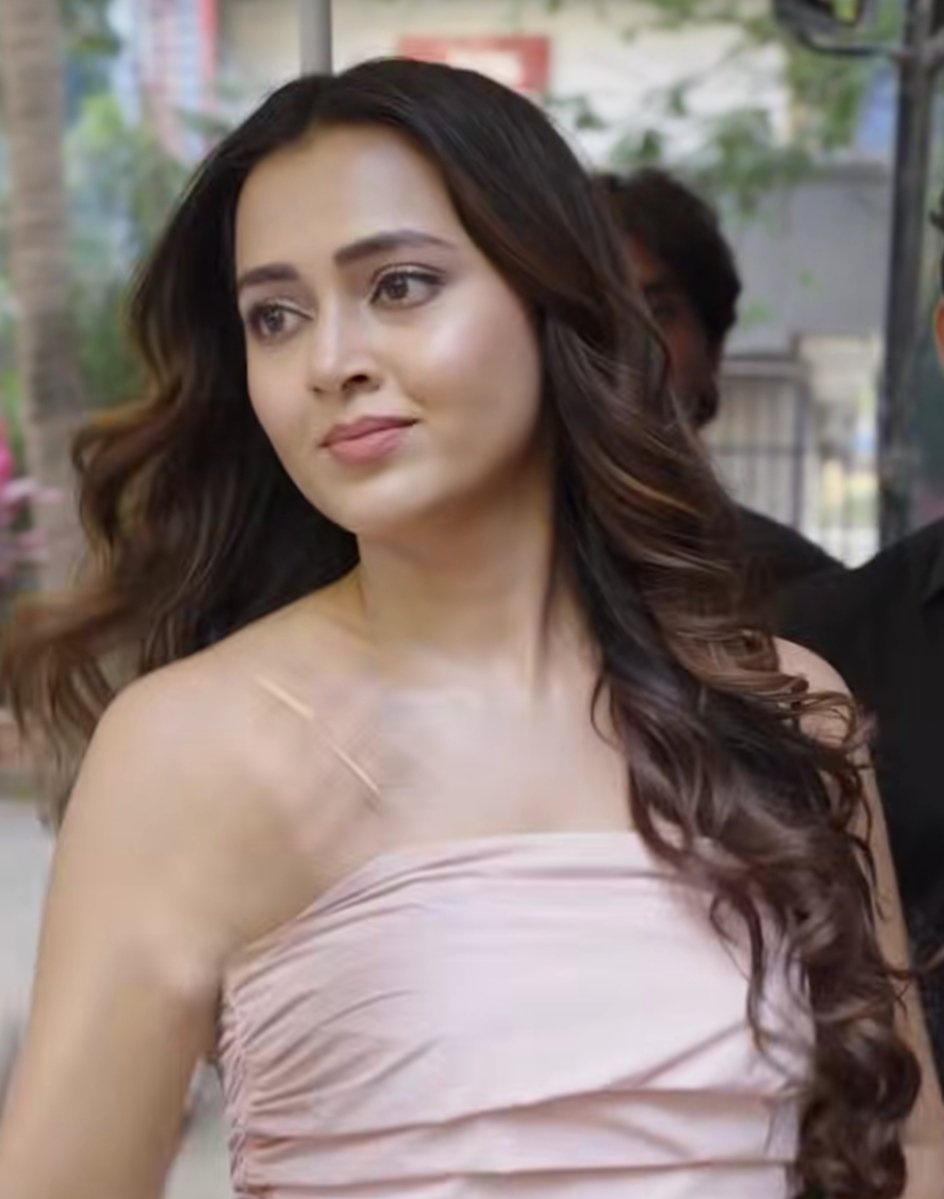 HacksTrick26253's tweet photo. No one carries a show like our queen does...🔥
SHUTUP WITH TEJASSWI 
#tejasswiprakash https://t.co/7d1P9X3bLX