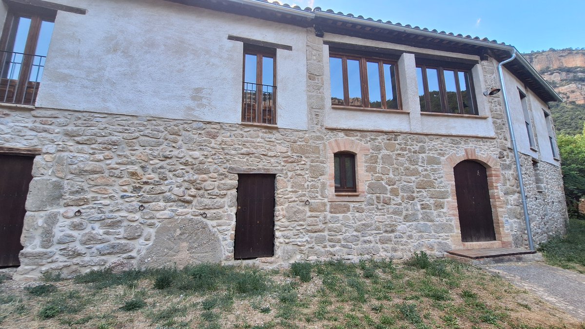 requejo_alonso's tweet photo. L'#ecomuseu de la Vall d'Ora (Lleida) és un espai que conserva encara l'esència de les feines de la muntanya. Conservat i mantingut des del Mas Pujol, la dedicació i estima que hi ha darrera de la seva feina no surt en cap guia de museus ni en cap manual de museologia. https://t.co/0olf8gmFNE