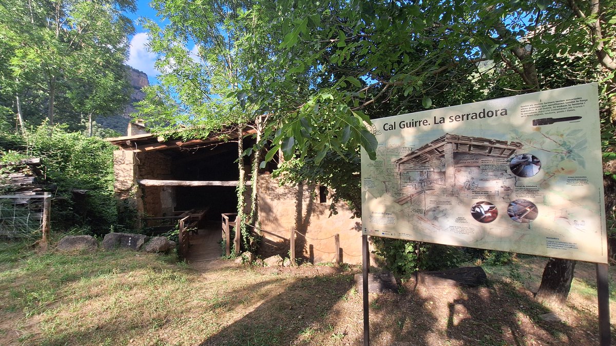 requejo_alonso's tweet photo. L'#ecomuseu de la Vall d'Ora (Lleida) és un espai que conserva encara l'esència de les feines de la muntanya. Conservat i mantingut des del Mas Pujol, la dedicació i estima que hi ha darrera de la seva feina no surt en cap guia de museus ni en cap manual de museologia. https://t.co/0olf8gmFNE