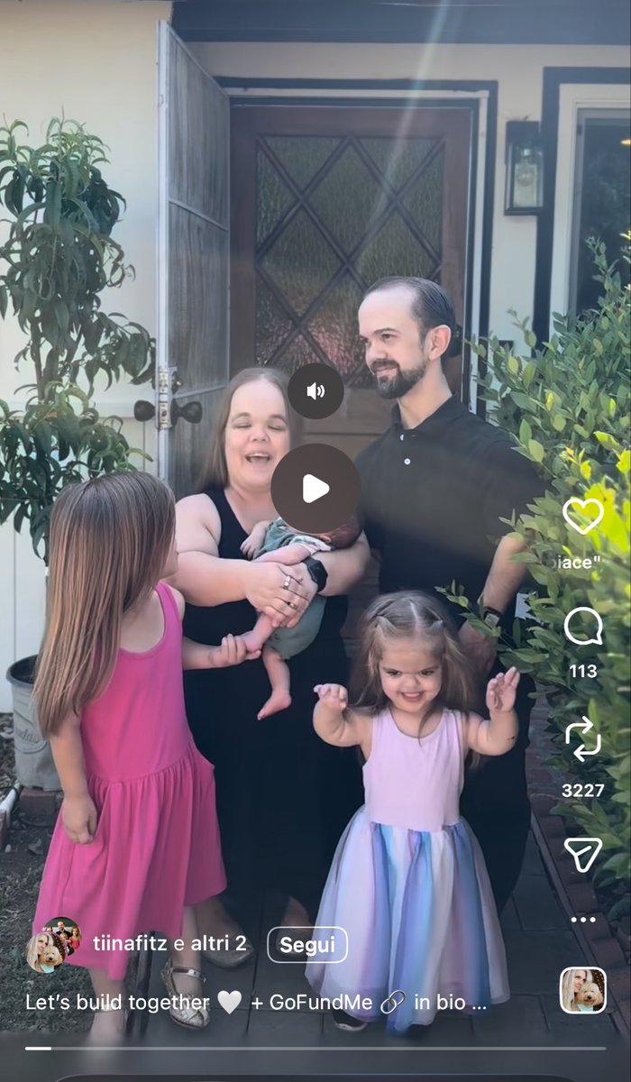 Ev4ansss's tweet photo. Scrollando i reels mi è uscito il video di questa famiglia e mi chiedo ma mettere al mondo dei figli sapendo con certezza di trasmettere loro la propria disabilità grave è un atto d’amore o il massimo dell'egoismo genitoriale? https://t.co/usx5YZx9Br