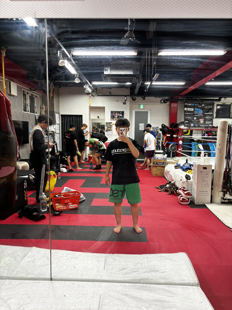 yukimi087's tweet photo. ダメージなく試合を終えれたので試合翌日今日から9月の決勝に向けて練習開始🔥
スパーリングまでやらせて頂きました🥊
この環境に感謝でいっぱいです‼️
必ず勝つ。絶対にベルトを獲ります👑
#OISHIGYM
#DEEPKICK https://t.co/PTJ0DcNvfT