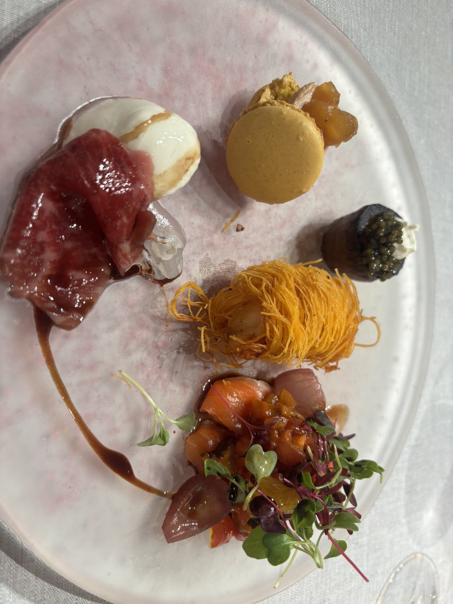 ayumiflower__'s tweet photo. ギャラリー貸切で贅沢な食事会。
デザートもワインも最高でした。 https://t.co/uQtFj3eTub
