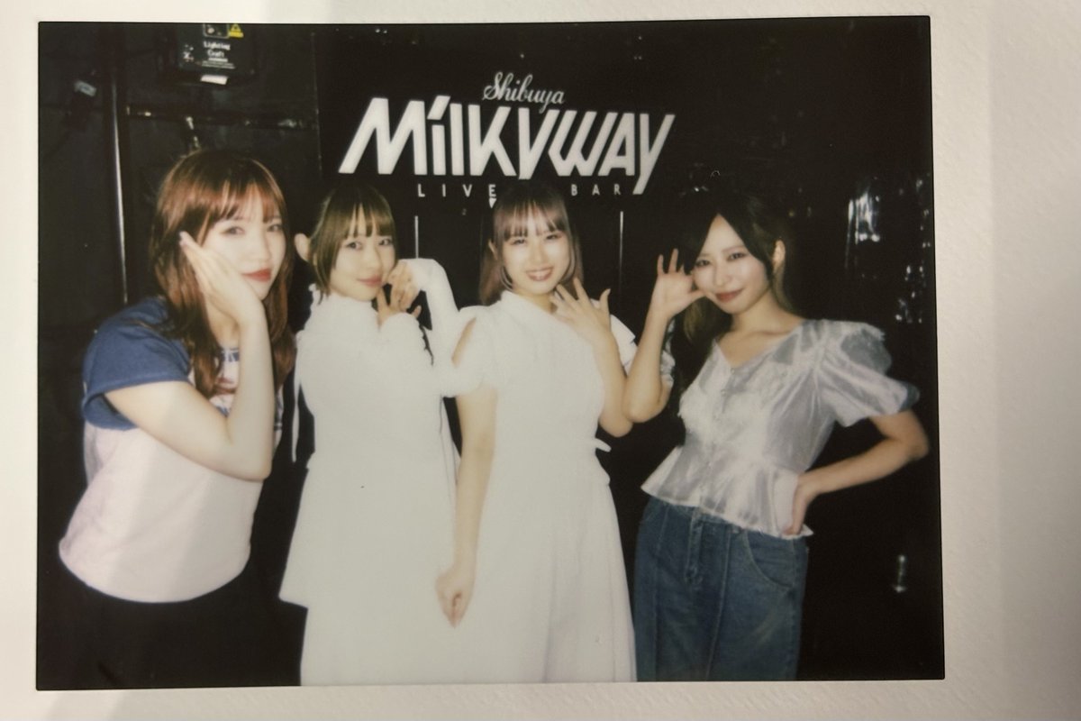 fumi408's tweet photo. スパンコールグッドタイムズさん、最近のライブの楽しさがマシマシでいい感じ〜！
いつでも楽しい空間に帰れる場所があって嬉しい！当たり前のことじゃないからいつまでも大切にしたい！
んで、みんな私服がかわいい！！！！ https://t.co/Nzxq5VFzYs