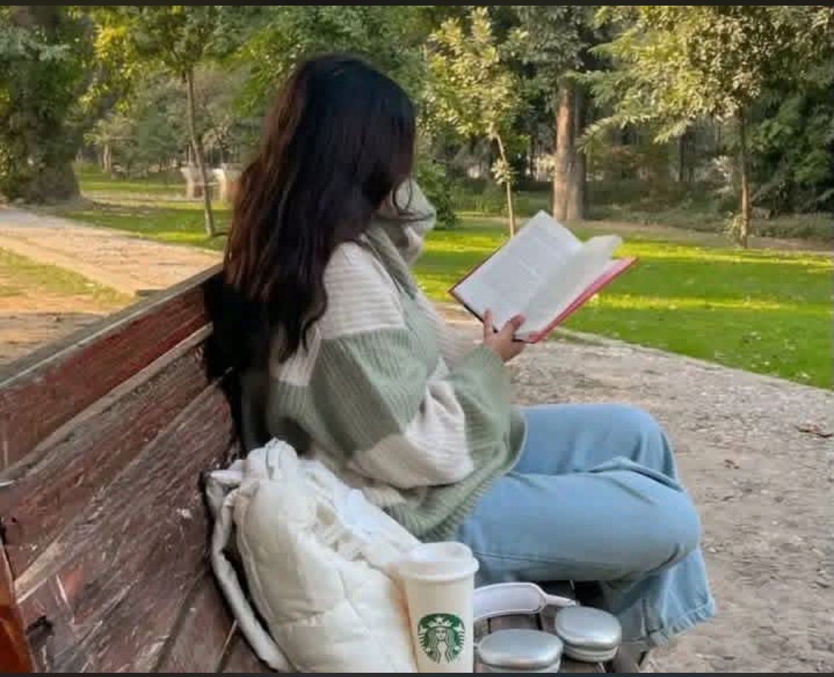 amorenloslibros's tweet photo. Libros y naturaleza, la terapia perfecta 🍃.>>> https://t.co/fDHqX0FrA5