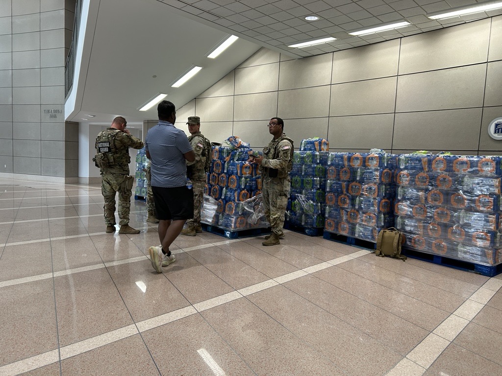 FEMAregion3's tweet photo. This weekend, FEMA supported #Freedom250 celebrations by providing nearly 192,000 water bottles across DC, with many distributed at the federally supported heat relief area. Thank you to @NatlParkService @DCGuard1802 &amp; @HHSGov for partnering on this successful effort! https://t.co/Yi6fgezFRF