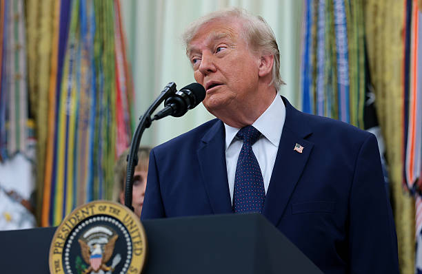 marifcinter's tweet photo. Donald Trump ha confermato di aver parlato con Gianni Infantino a proposito del cartellino rosso a Folarin Balogun. 

"Sì l'ho fatto", ha detto il presidente. "Non era un fallo, erano due atleti che si sono scontrati. L'arbitro è un po' sospetto, se guardiamo al suo passato. Ha preso una decisione alla quale nessuno poteva credere"

(ANSA)