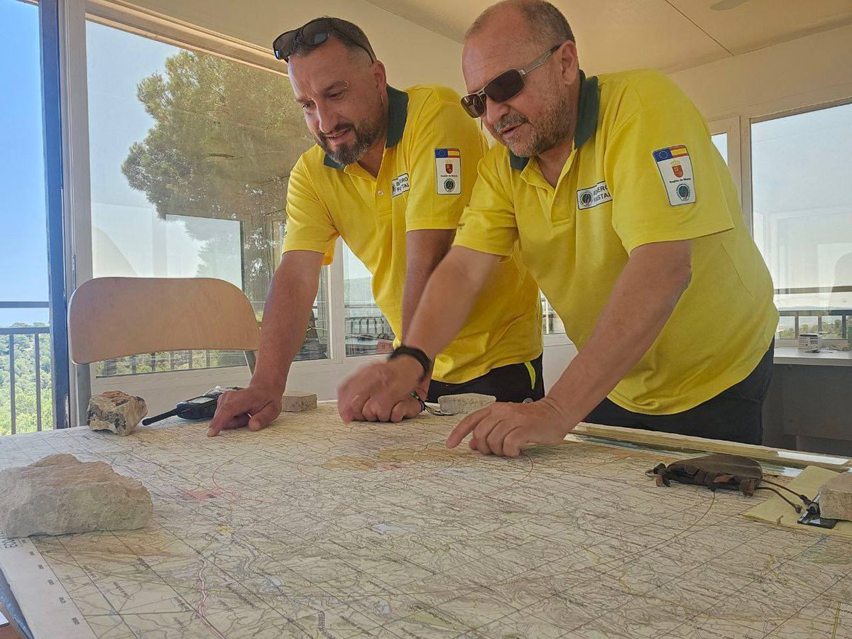 defensaforeMUR's tweet photo. [ADIESTRAMIENTO]

Formación básica para vigilantes forestales de nueva incorporación impartida por capataz coordinador #CAPCOOR en punto de vigilancia fijo #ECO14 en #Pliego

📚 Jornadas de repaso de procedimientos, funciones y herramientas del servicio https://t.co/YA9gEF4kfx