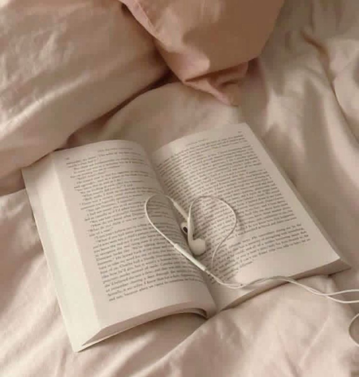 Diverliteraria's tweet photo. 📕 Una pila de libros sin leer no es una deuda, es una promesa de buenos tiempos por venir. 👏 https://t.co/BdEf0NX3i2