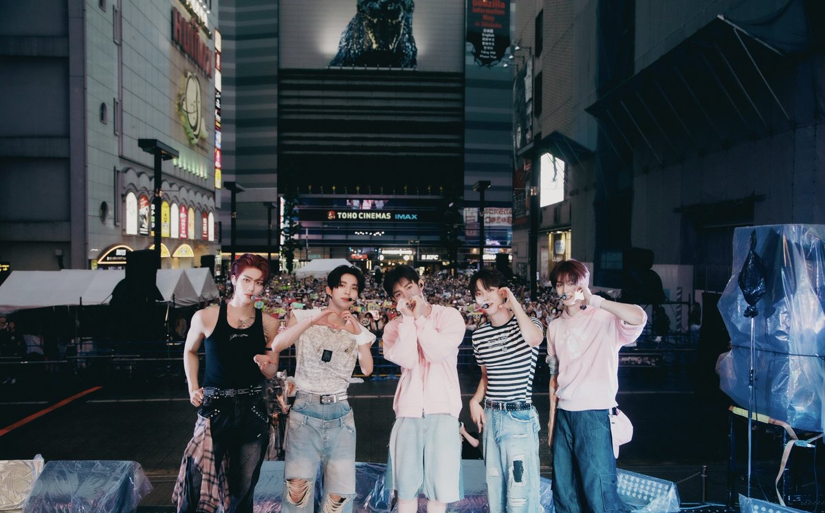 AND2BLE's tweet photo. [#AND2ROP] 260706 AND2BLE新宿・歌舞伎町サプライズフリーライブ開催記念

#AND2BLE #アンダブル https://t.co/nMxw2oJSVI