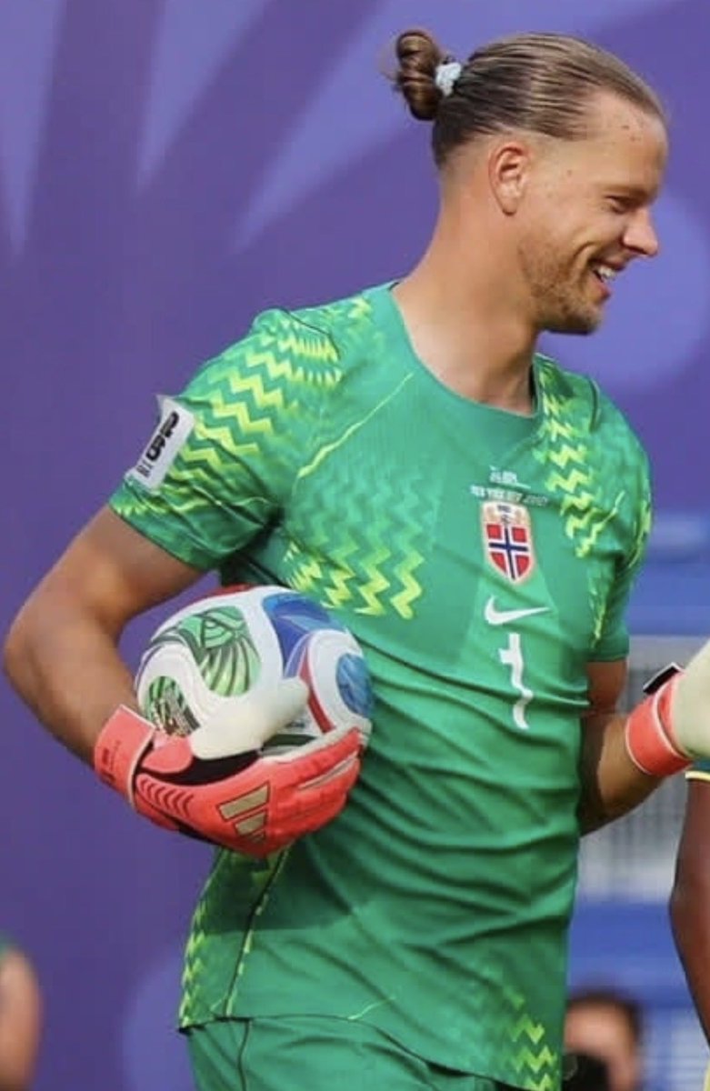 flavinhaguimas's tweet photo. O que me alegra a essa altura é ter visto o goleiro da Noruega vestido de Guaraná Antártica kkkkk 🥤🇳🇴
#WorldCup2026

#WorldCup2026 https://t.co/FAxJBkIB56