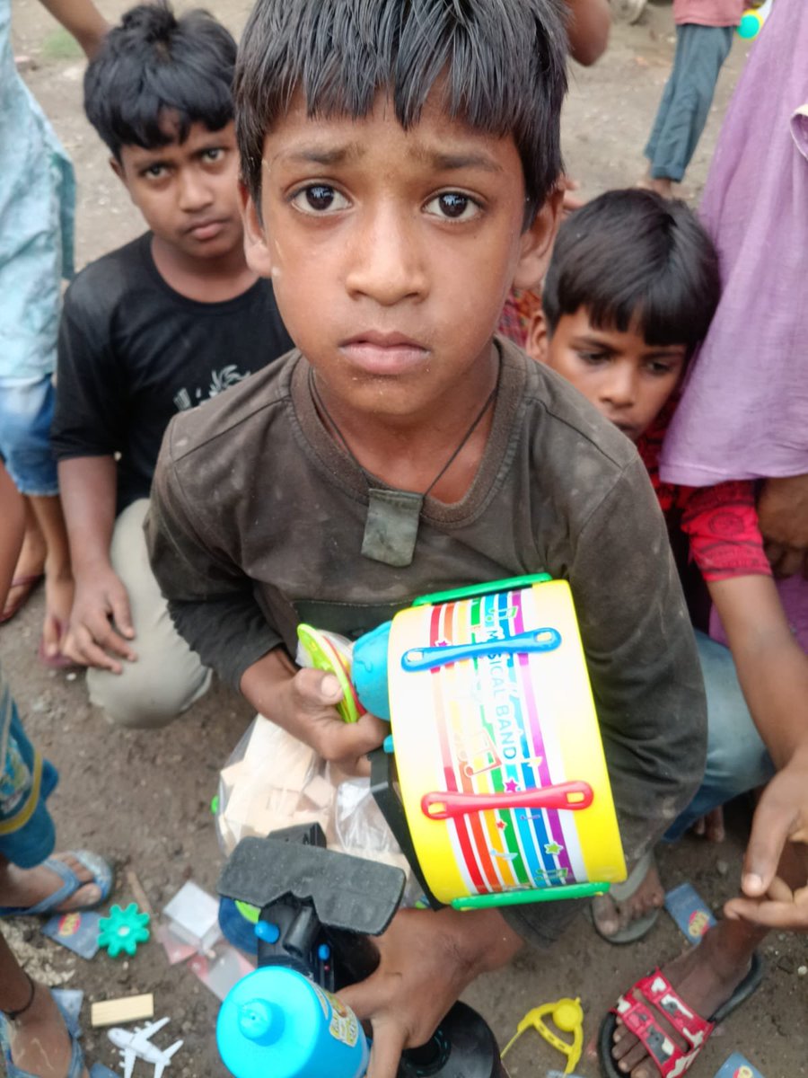 khushithengo's tweet photo. Old clothes, toys and shoes distribution drive by khushi foundation. 
#DriveForNeedy #HappyToDo #kindness #ThankYouAllForSupport https://t.co/bJ9TqWgJOj