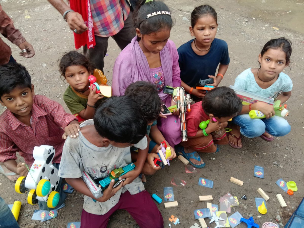 khushithengo's tweet photo. Old clothes, toys and shoes distribution drive by khushi foundation. 
#DriveForNeedy #HappyToDo #kindness #ThankYouAllForSupport https://t.co/bJ9TqWgJOj