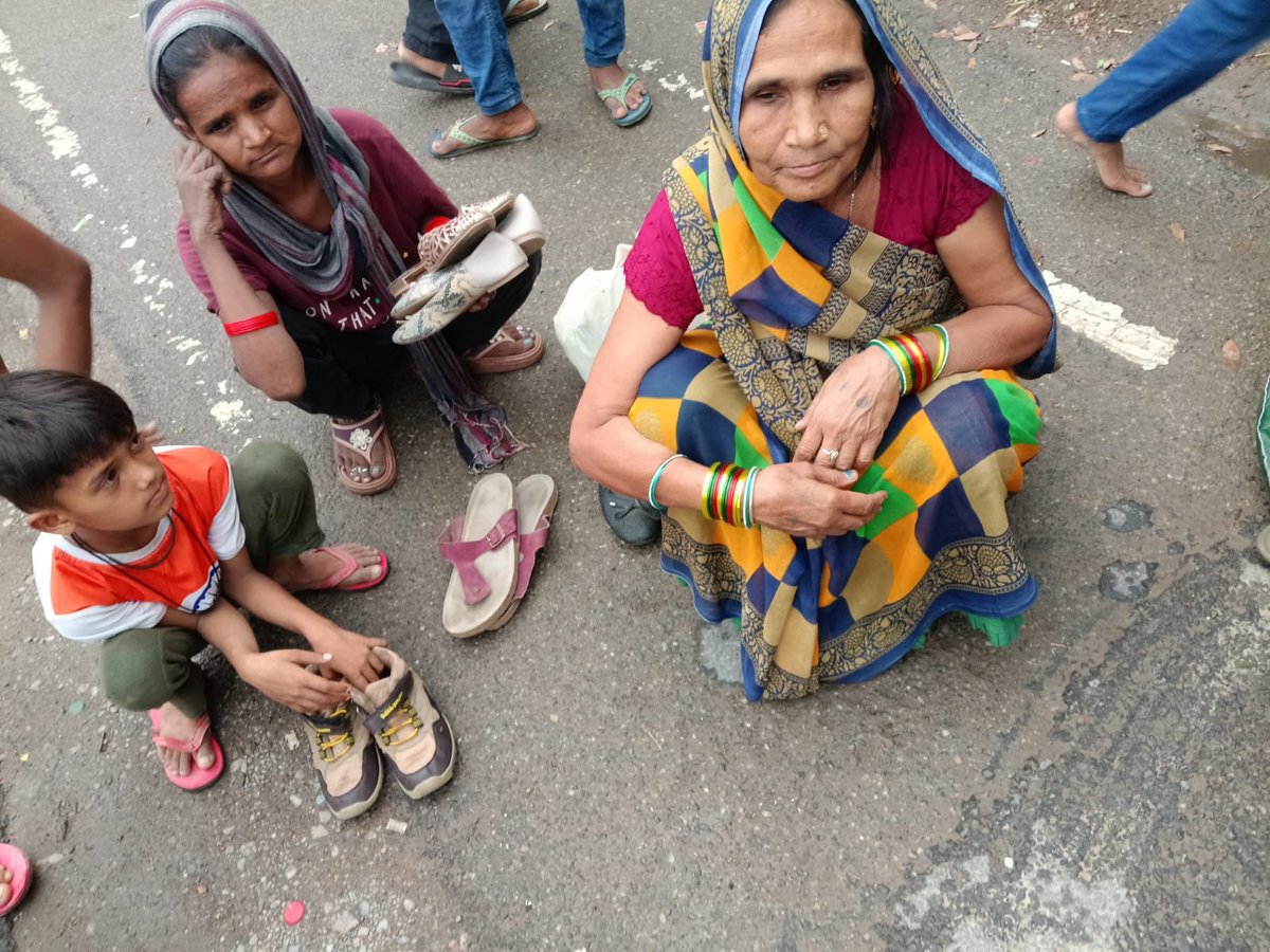 khushithengo's tweet photo. Old clothes, toys and shoes distribution drive by khushi foundation. 
#DriveForNeedy #HappyToDo #kindness #ThankYouAllForSupport https://t.co/bJ9TqWgJOj