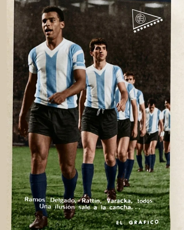 HistPresente's tweet photo. Argentina en 1962/Estados Unidos en 1964 (tipo tirándole ácido a una mujer). Después hablan de "Argentina racista". La única verdad es la realidad. https://t.co/11dxCNXSoI