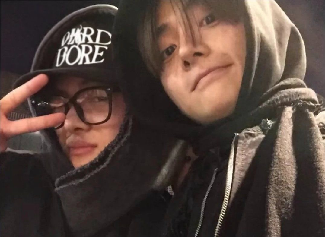 lex8zz's tweet photo. 長い時間を共に過ごしてきた2人が今同じグループにいる奇跡に毎日感謝しよう。これからは君たちに美しい景色だけを見せたい。 https://t.co/DmIm8N8DZD