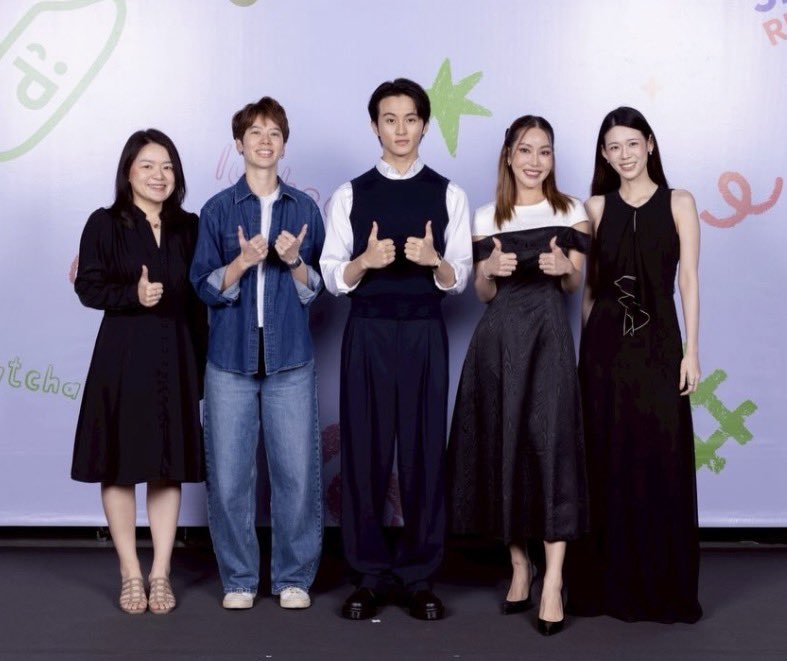iprayncrybutdry's tweet photo. โฮรรรรรรรรรรรรรรรรรร ภาพนี้ ฮืออออออออออ ม้าคสูงโปร่งมาก คือเซ็ตผมเนี้ยบ แต่งตัวดูดีมากจริงๆ เขินอะ  มิสเตอร์มาร์คลี ออร่ามากกกกกกกก มาร์คลีครับ มาร์คลี upper room https://t.co/WOnRw2YjYX