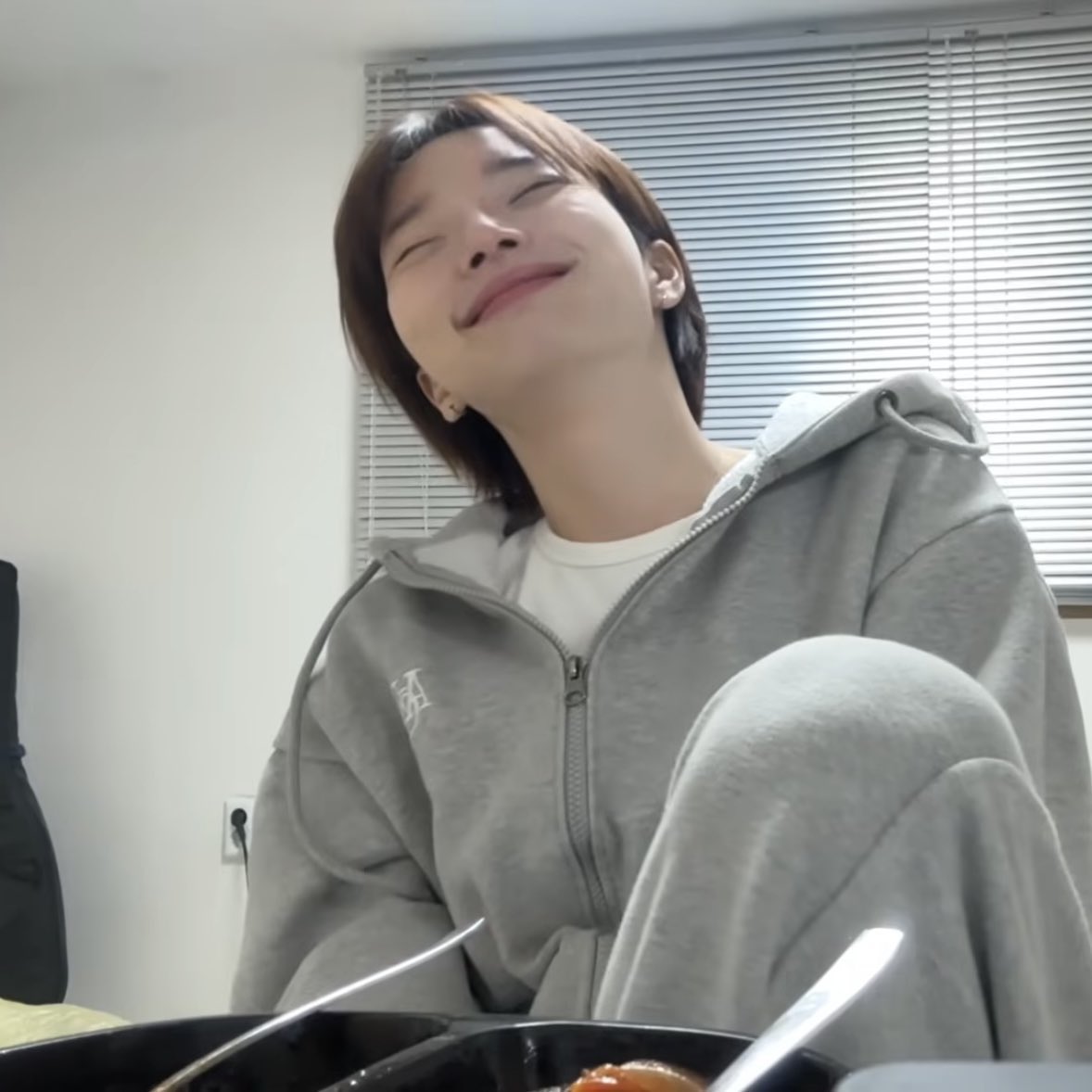 potato__good's tweet photo. 본인 꼬질꼬질 할 때는 멀리서 아는척만 해달람서
브이로그에는 맨날 잠옷 몬치치로 등장하는 30대 infp 여성의 심리는 뭘까? https://t.co/BnYGMQWNUK