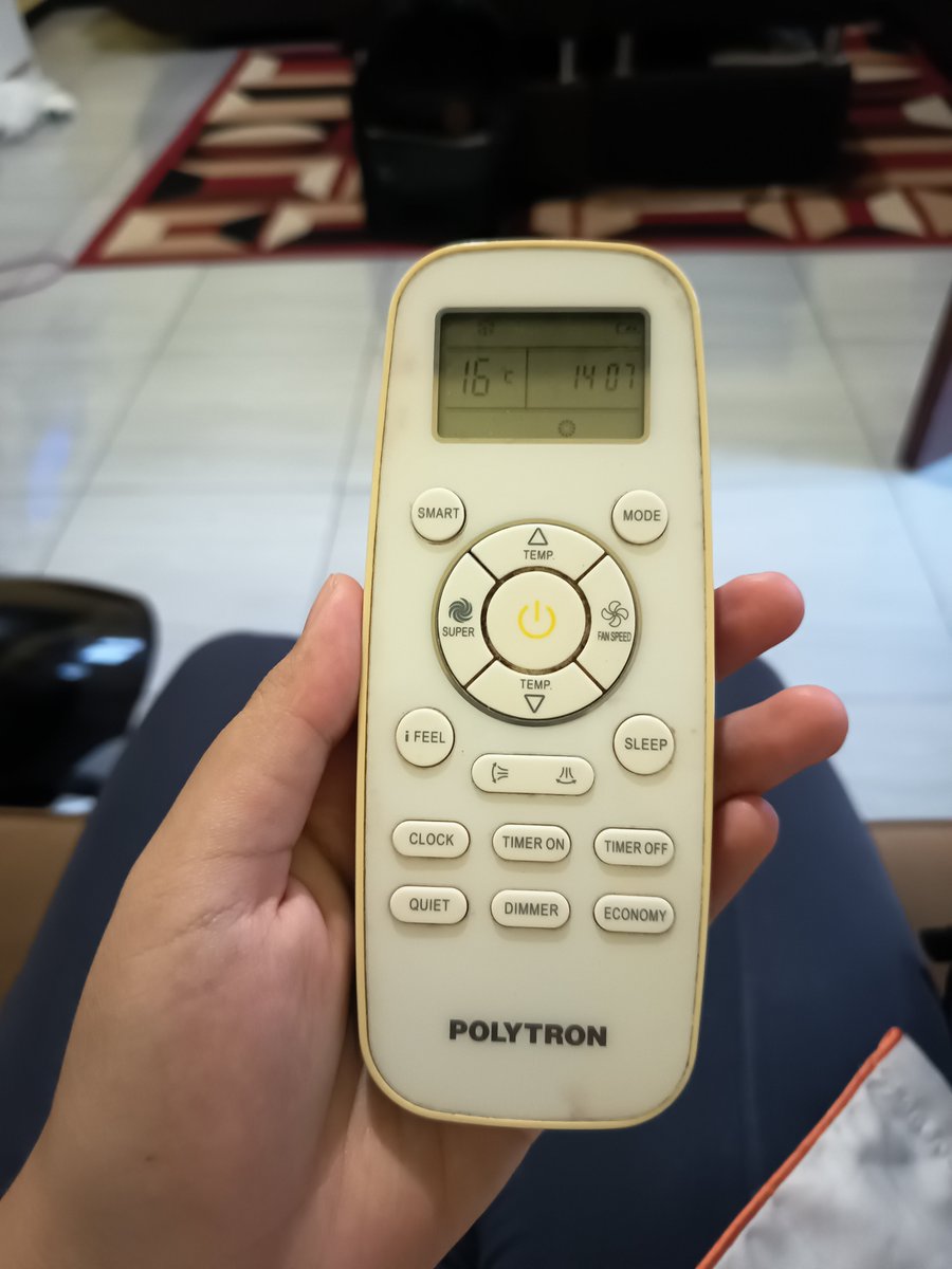 jjuleeyaaa's tweet photo. remot ac kampus ga sengaja kegondol ke rumah... https://t.co/m0u3c1zrCr