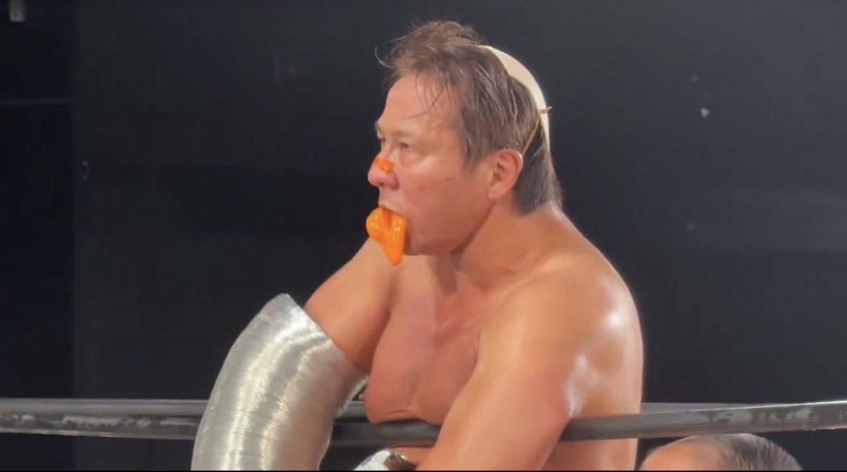 cozy_lariat's tweet photo. 超日本プロレス・新宿大会、終了。

力と技の競い合いとは真逆の？破茶滅茶で無茶苦茶な世界観。

でも、私は少しもフザケていない。

100%真剣に闘わせてもらった。

どんなプロレスだって、常に全力で闘う。

プロレスの持つ可能性は無限大。

「プロレス」という四文字には夢が詰まっているのだ。 https://t.co/GlchbYZ6Zq
