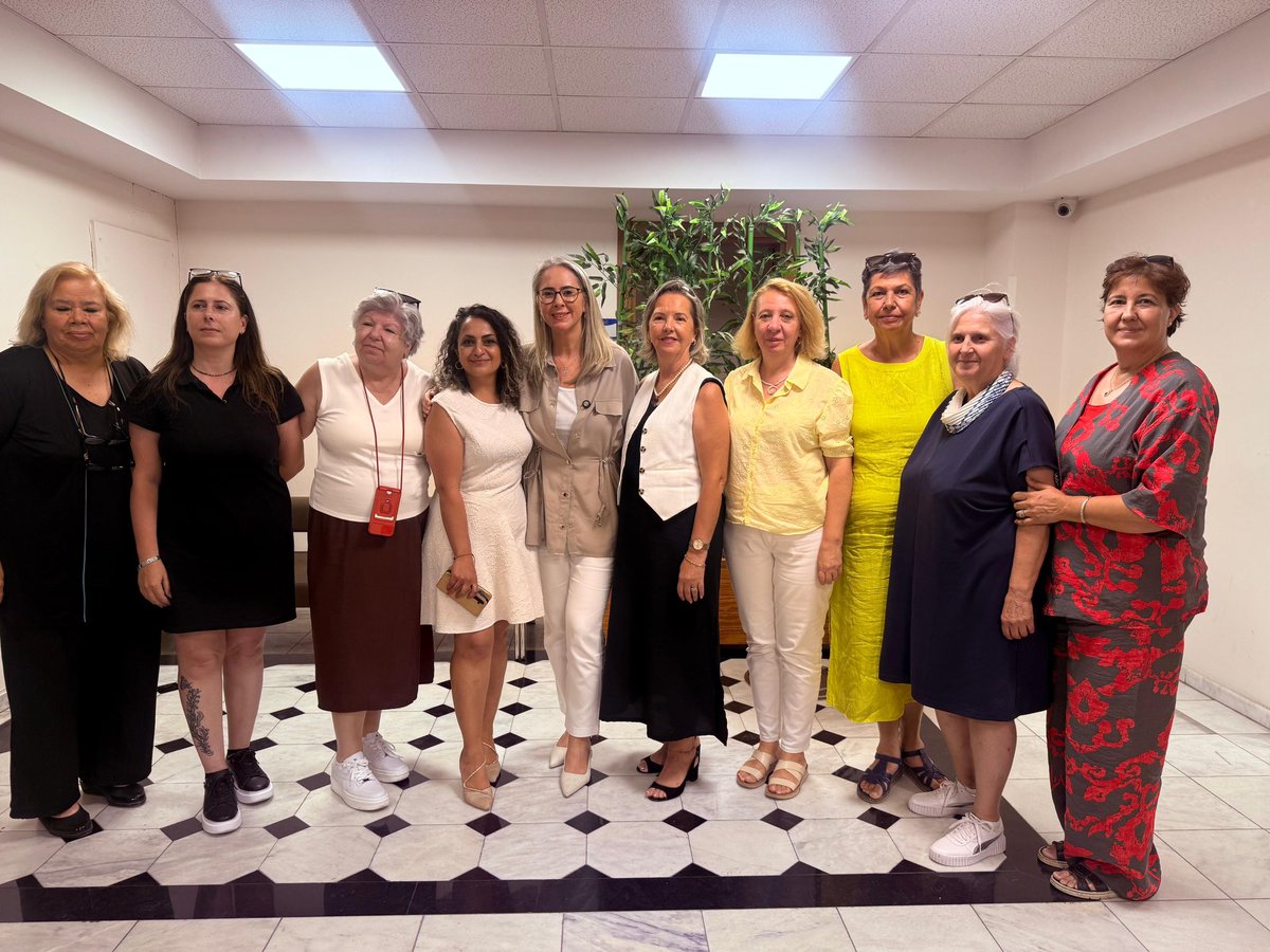 CeydaBC35's tweet photo. Bugün 📍İzmir’de "Yerelden Ulusala Kooperatifler Buluşması"nda sivil toplumumuzun ve kooperatiflerimizin temsilcileriyle bir araya geldik.

Sayın Cumhurbaşkanımız güçlü liderliğinde adım adım inşa ettiğimiz Türkiye Yüzyılı vizyonumuzun en sarsılmaz teminatı; üreten, istihdam yaratan ve ülkesine sahip çıkan kadınlarımızın muazzam gücüdür.

Kadın girişimcilerimizin kooperatifler aracılığıyla ekonomimize kattığı bu can suyunu daha da bereketlendirecek güçlü bir vizyon ortaya koyan ve bu anlamlı organizasyonda emeği geçen Türkiye Kooperatifçilik Vakfı’na ve İzmir Mali Müşavirler Odası'na teşekkür ediyorum. 🇹🇷
