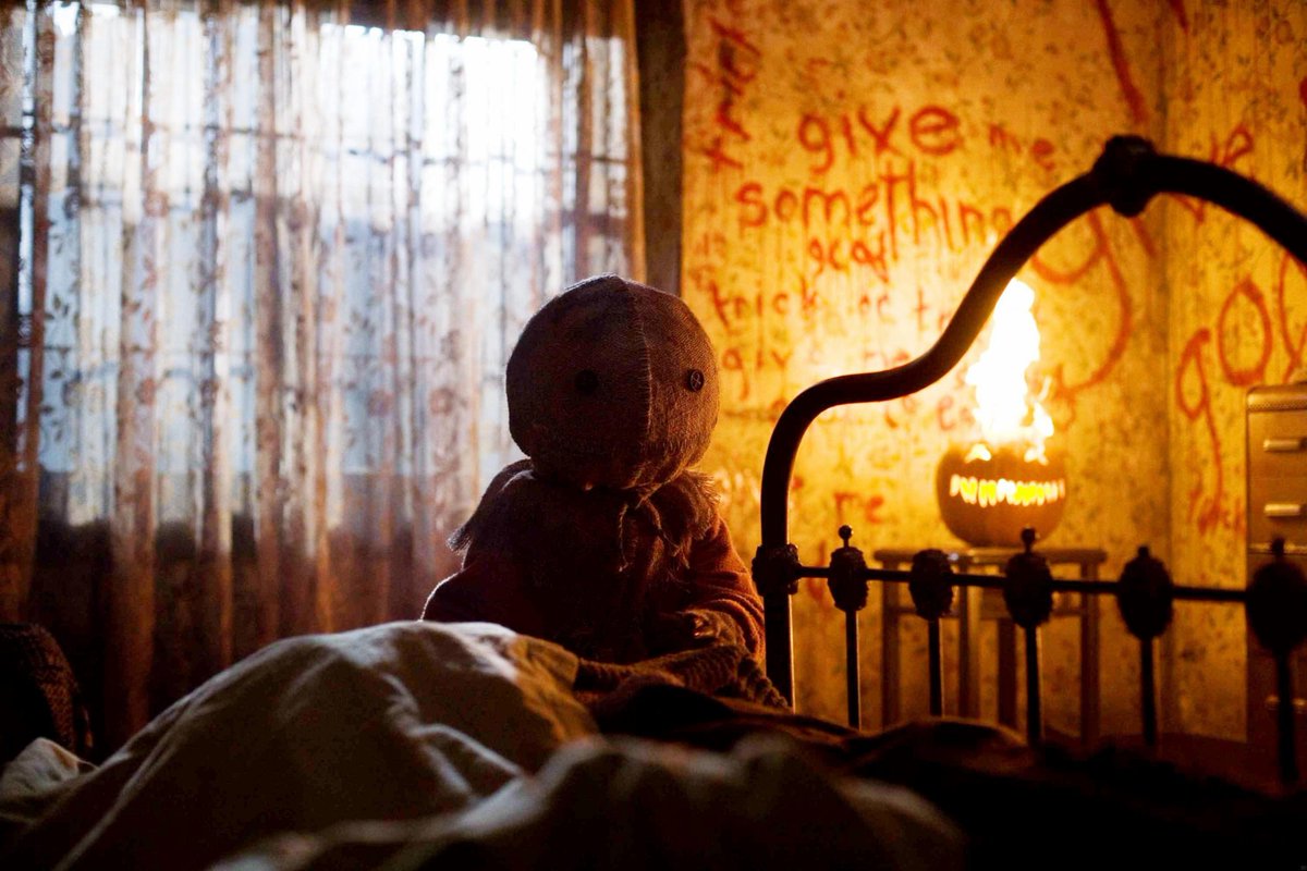 BDisgusting's tweet photo. Trick 'r Treat director Michael Dougherty is teasing that we're in store for a "very busy spooky season."

In addition to the Fantasia screening of original animated Sam short Season's Greetings, Dougherty promises "more screenings, events, and a few more tricks are on the way." https://t.co/8I9pcGTPkJ
