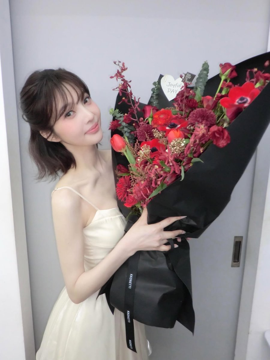 _imurjoy_'s tweet photo. just want to self-rewarding myself and welcoming back my single life⚘️ https://t.co/08dhMucQ6J