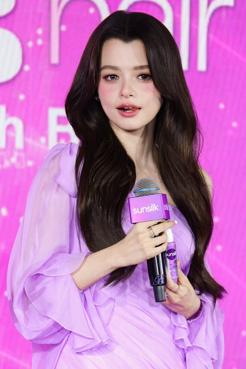 marialu419's tweet photo. Podemos hablar de lo hermosa que es esta mujer? 

REBECCA X SUNSILK 
#BeckyxSunsilkBouncyBigHair
#beckysangels https://t.co/kaQYasMWxW
