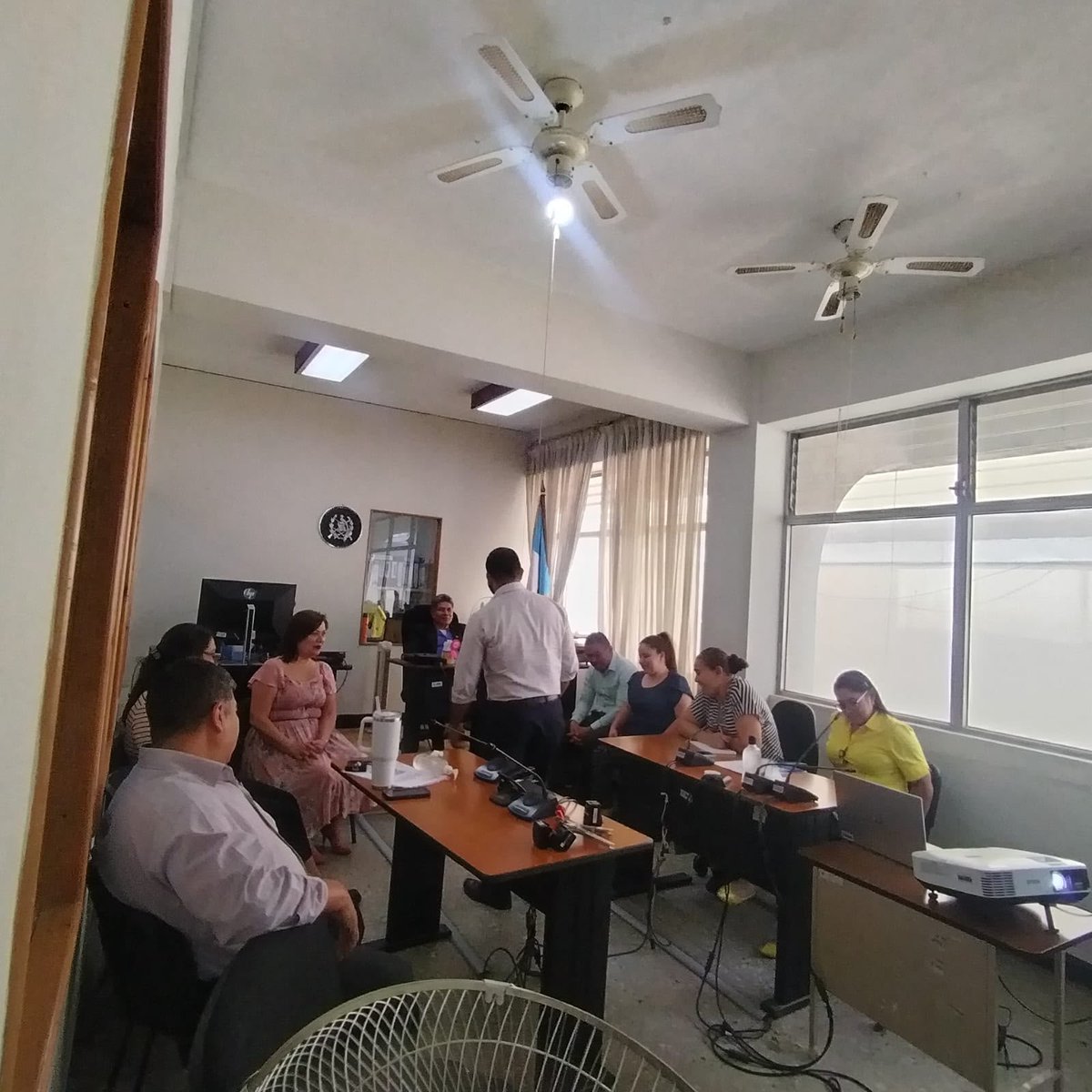 UCTMINGOB's tweet photo. 📢 La @UCTMINGOB capacitó a jueces y personal administrativo del Juzgado de #Jalapa sobre la implementación del #ControlTelemático en el proceso penal.

✅ Una herramienta que moderniza y acompaña las medidas sustitutivas y agiliza la justicia.

#EstamosCumpliendo https://t.co/w5vnOE7YcW