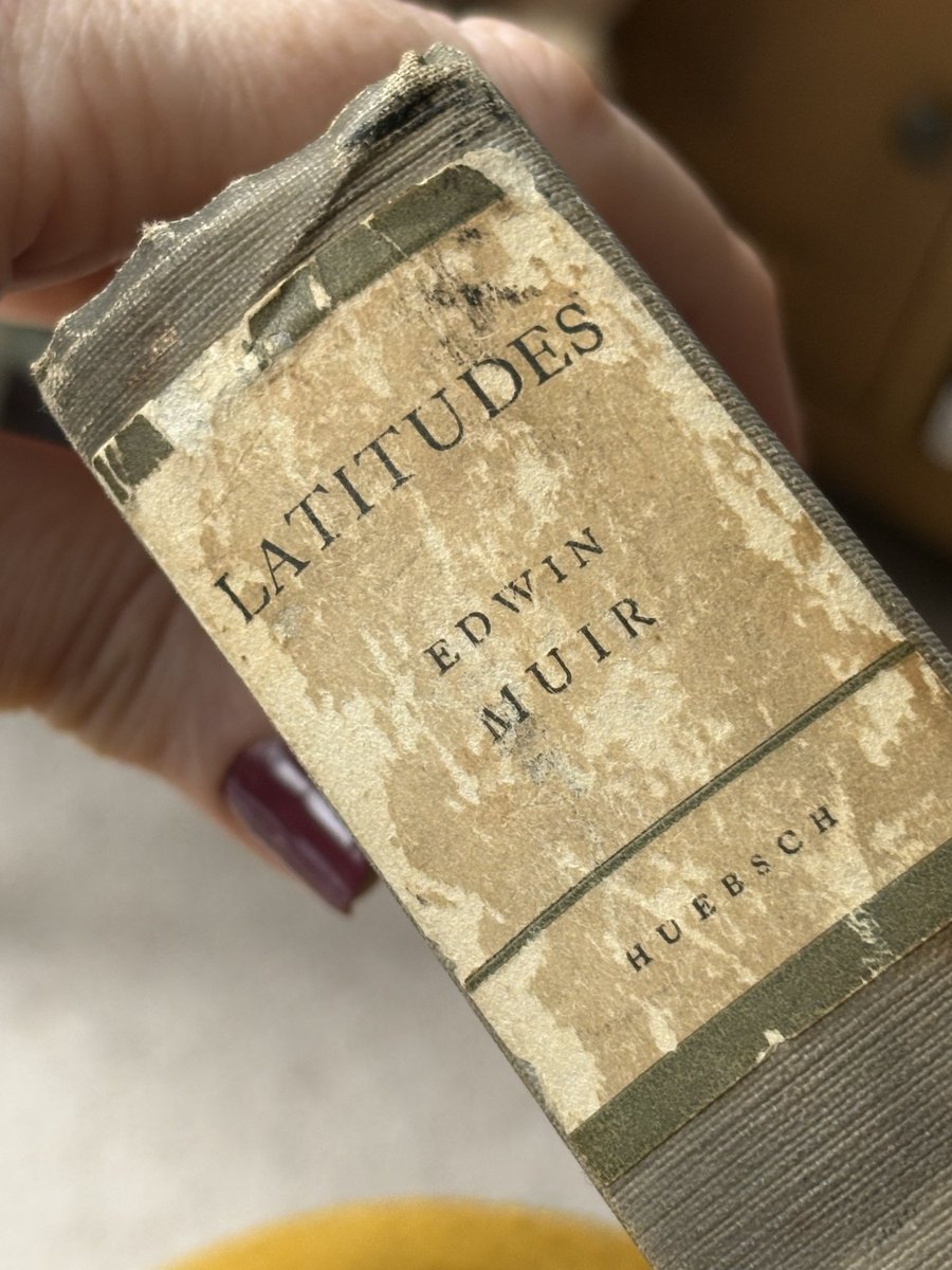 GinorGym's tweet photo. New addition to my Muir collection! First edition and signed!
#edwinmuir
#scottishliterature https://t.co/qhJUh95bgR