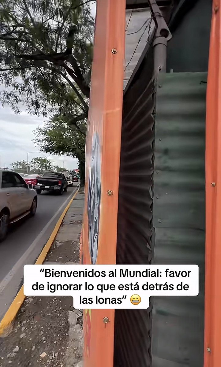 Iam_elizaaa's tweet photo. @isoykaro Pendeja ridícula deberías investigar antes de poner pendejadas, o es que en tu país no hay techos de lámina? No es tu país el que tapó con lonas las casas de gente de bajos recursos? Y todo para aparentar y tapar la verdad? vergüenza te debería dar. https://t.co/tjl4vdNNfb