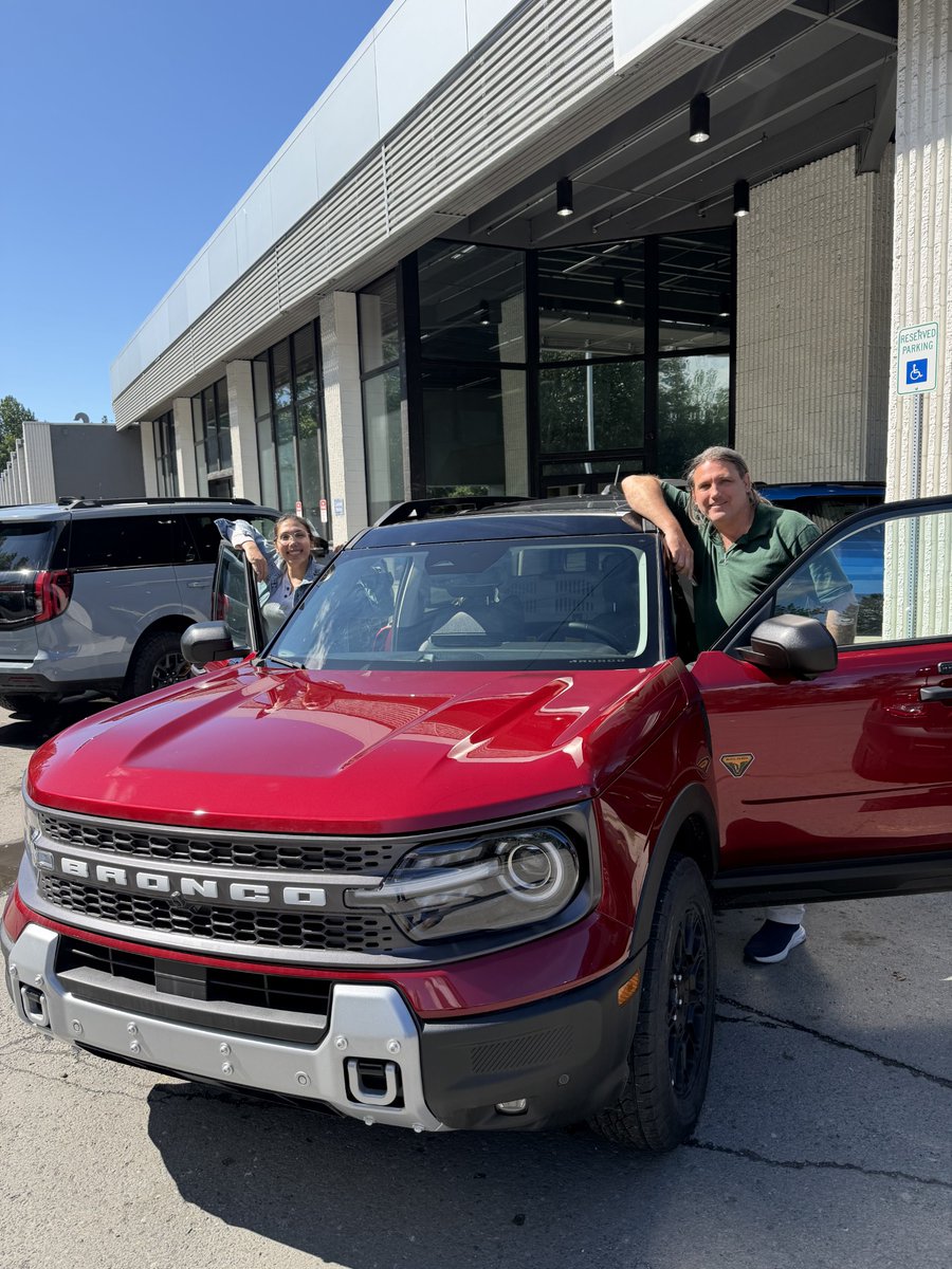 anchorageford's tweet photo. Douglas D, you look great! Thank you for letting Josh Diaz help you! Buy yourself a present:

https://t.co/opBRzDB6Z9

#kendallfordofanchorage #ford #fordbroncosport #broncosport #suv #suvlife #anchoragealaska #anchoragesuvs #broncosportlife #kendallauto #letsstartsomethinggreat https://t.co/jc5XatD4gQ