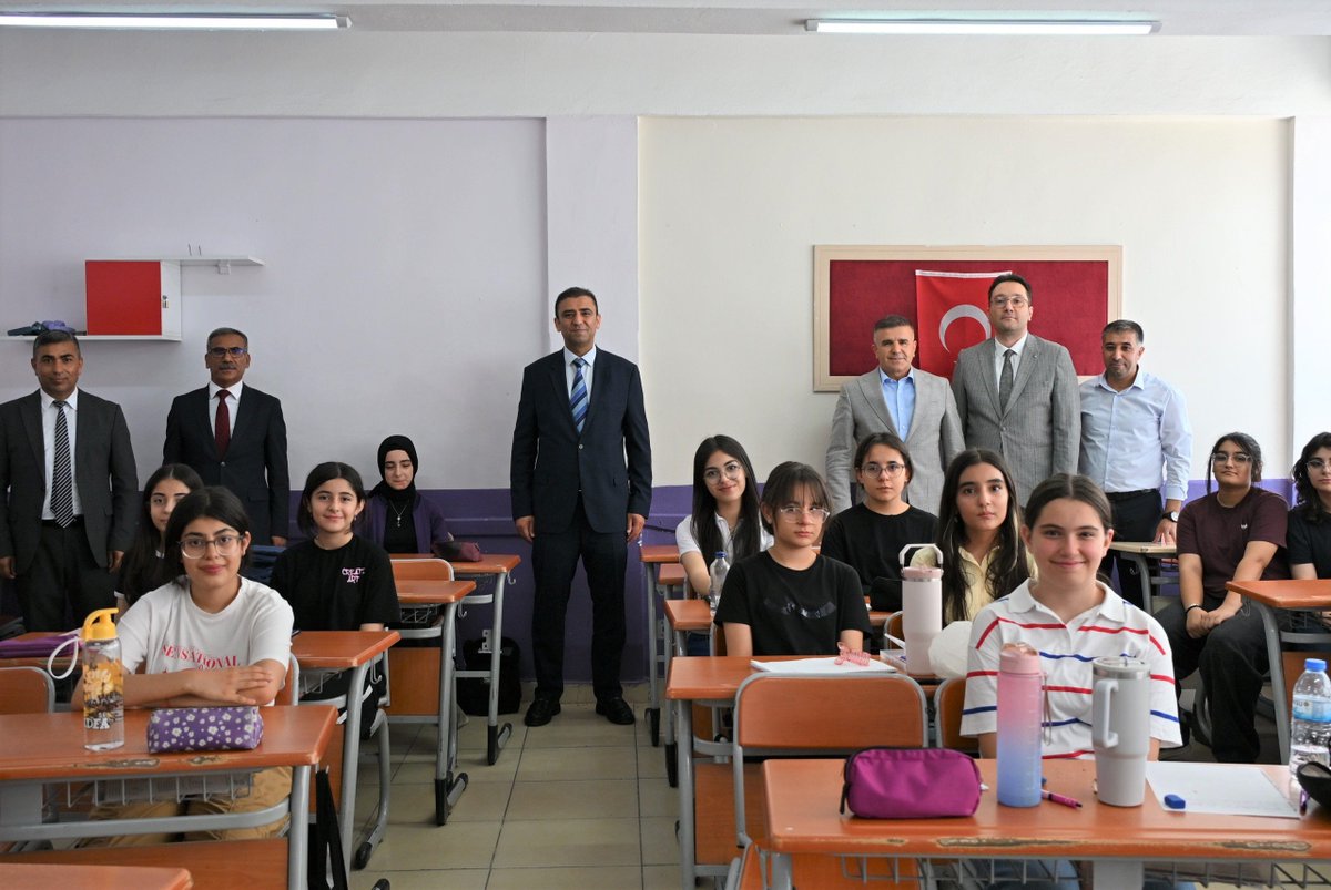 haticekubrafen's tweet photo. Ölçme, Değerlendirme ve Sınav Hizmetleri Genel Müdürümüz Sayın Erdal KILINÇ ile İl Milli Eğitim Müdürümüz Sayın Asım SULTANOĞLU okulumuzu ziyaret ettiler.
Ziyaretleri için Sayın Genel Müdürümüze ve Sayın İl Milli Eğitim Müdürümüze teşekkür ediyor, şükranlarımızı sunuyoruz. https://t.co/ZceM1A0M8v