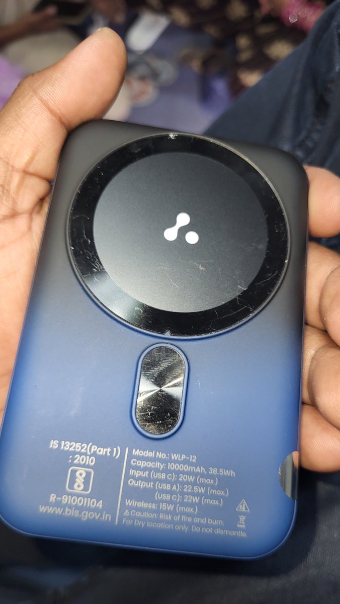 ssrking1's tweet photo. Ordered a wireless power bank from blinkit . Got a used one. Raised a complaint. After 3 days they said “no issue on our end, must be your fault” 😂

@letsblinkit @blinkitcares do u really care??🙂 https://t.co/kq8IT10qqe