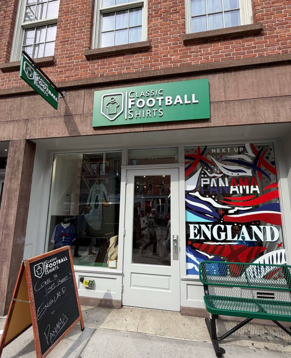 MayaSpreadsLove's tweet photo. Monday just got so much better! Obsessed with their Manchester shop, and today I finally made it to the NYC location. Absolute jersey heaven from the best in the game!  #ClassicFootballShirts #CFSNYC #FootyGirl #VintageFootballShirt #MondayVibes https://t.co/MuOhmppB6C