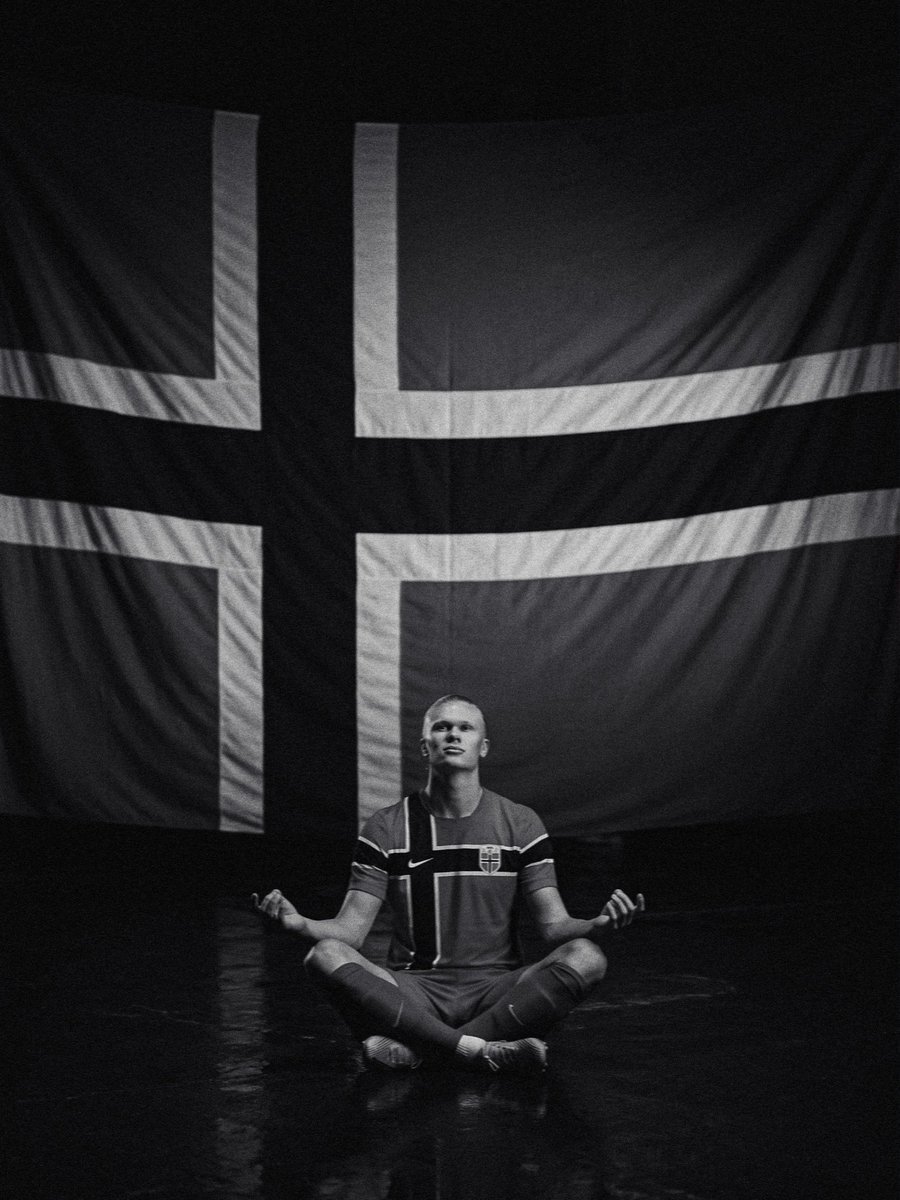 ikonick_xyz's tweet photo. The Tide Turned Red. Keep Rowing.π³π΄
#Haaland #Norway #WorldCup #KeepRowing #IKONICK https://t.co/57FPIenQ9f