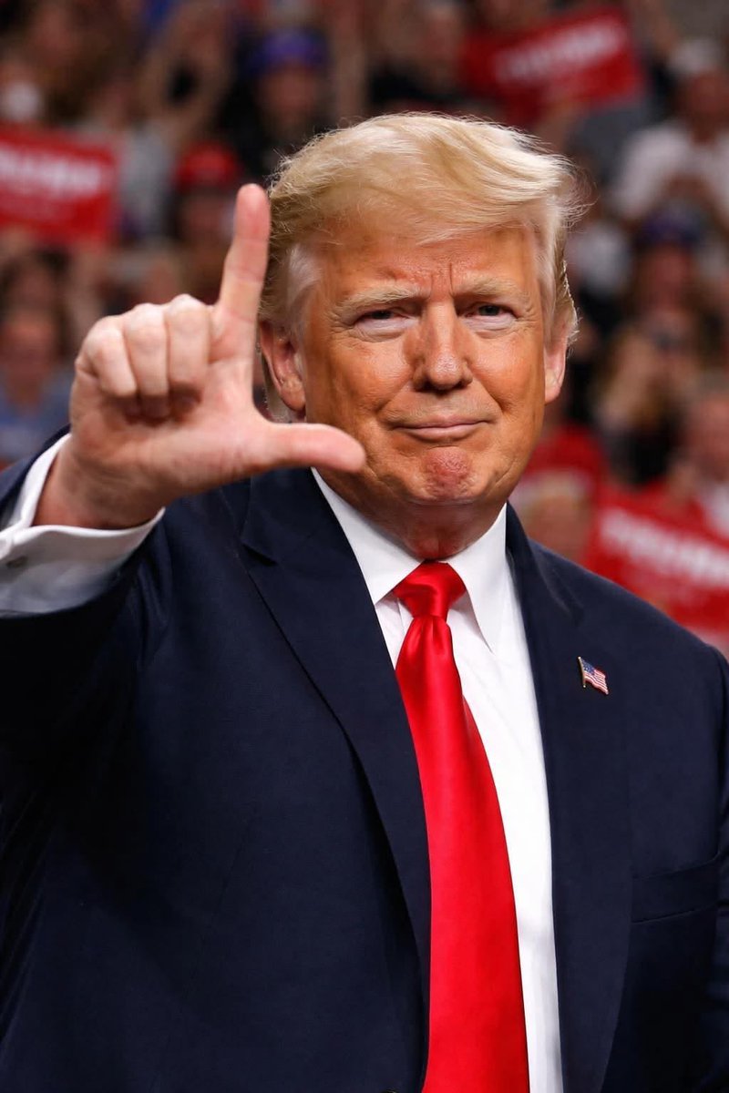 BlokChainRunner's tweet photo. 🚨 Markets on watch.

🇺🇸 President Donald Trump says the stock market is “gonna go through the roof.”

The comment adds to growing optimism around equities as investors continue to track policy signals and economic momentum. 📈 https://t.co/Qtq63mOiS7
