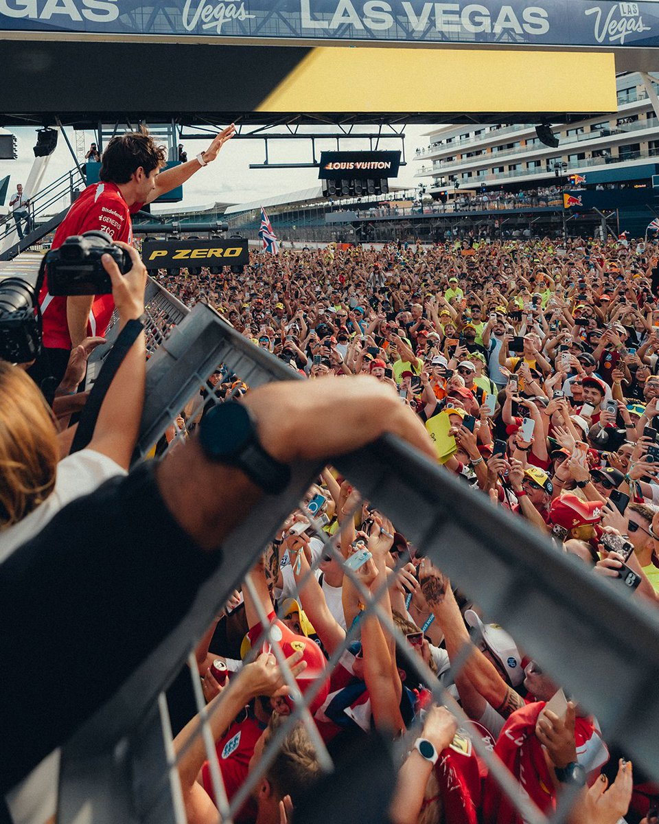 ScuderiaFerrari's tweet photo. Tifosi as far as the eye can see!  😍 https://t.co/yFnnfio7Rm