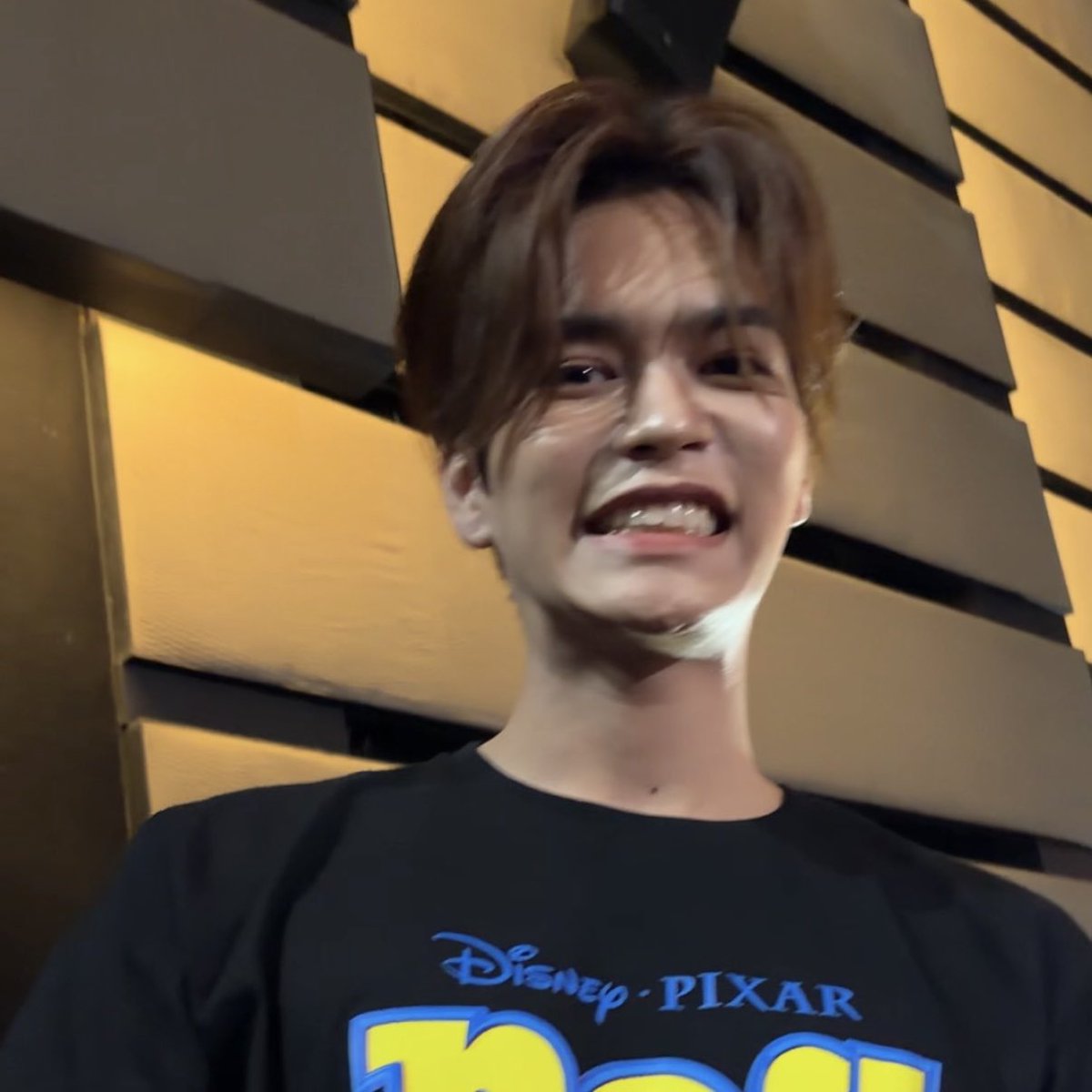 sevendec's tweet photo. .       ยิ้มเห็นฟันให้แม่                   ยิ้มเห็นฟันให้ตี๋ https://t.co/DbijJAMT1I