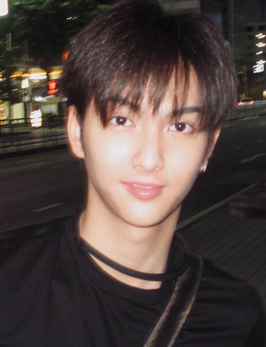 fullmoon_pwscu's tweet photo. เดี่ยวนะ ที่คอเป้อคุ้นๆเหมือนที่คอภีม ไปด้วยกันอีกแน่ๆ ฟันธงงงงงงงง ใดๆหล่อมาก
#PEEMWASU #COPPERdechawat https://t.co/9snSbQVS6t