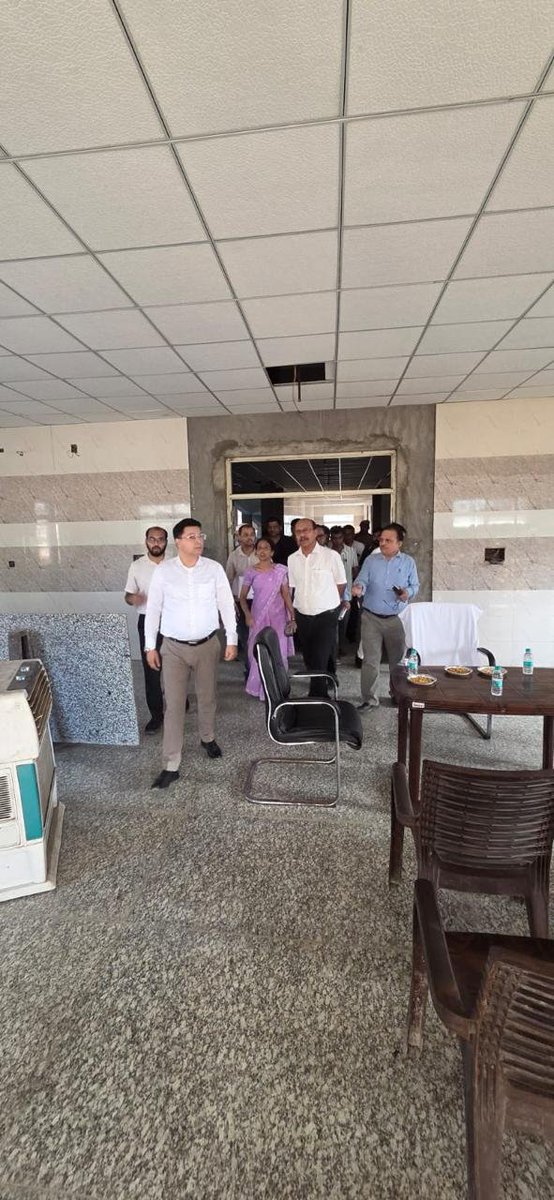 DComm_sre's tweet photo. मण्डलायुक्त  नें नोडल अधिकारी के रूप में जनपद मुज़फ्फरनगर का भ्रमण कर अधिकारियों के साथ विकास कार्यों एवं जनकल्याणकारी योजनाओं की समीक्षा की।
तहसील जानसठ में आयोजित सम्पूर्ण समाधान दिवस का निरीक्षण किया तथा ग्राम कुतुबपुर में चौपाल के माध्यम से ग्रामीणों की समस्याएँ सुनकर https://t.co/OVC9IaDhvJ