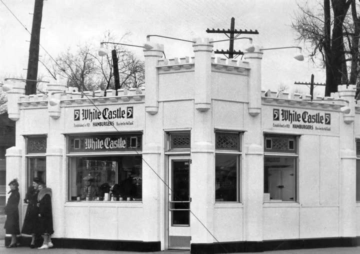 karinachen03's tweet photo. Here is a photo of the "White Castle," at 7155 Ogden Ave., Berwyn, Illinois on old Route 66. They opened on January 14, 1939. https://t.co/KmX2c7H7OQ