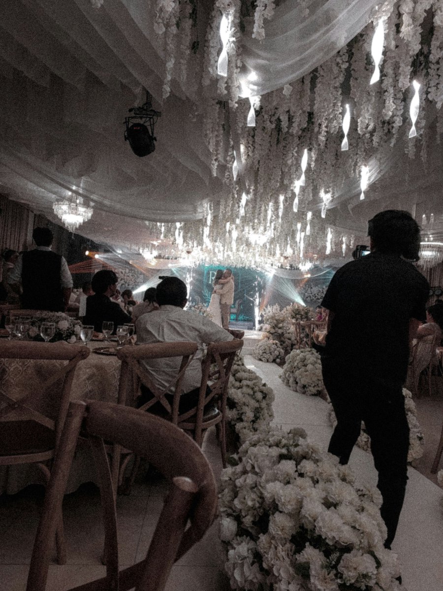 mimidada191's tweet photo. a wedding and a mini college reunion https://t.co/IPkcarcvtw