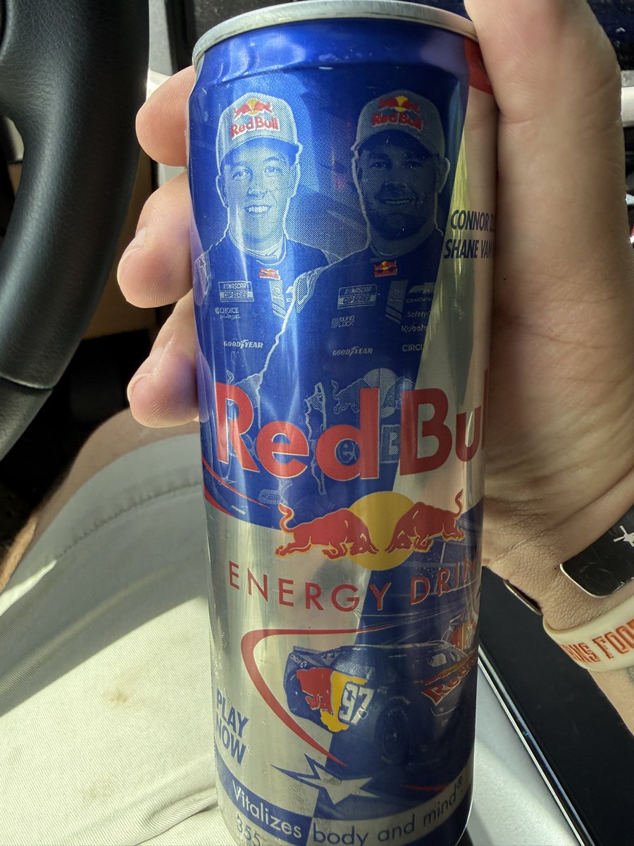 AustinLanning8's tweet photo. I got my hands on this legendary @redbull with @shanevg97 @ConnorZilisch 🙌🏻 https://t.co/IS9tdxm22M