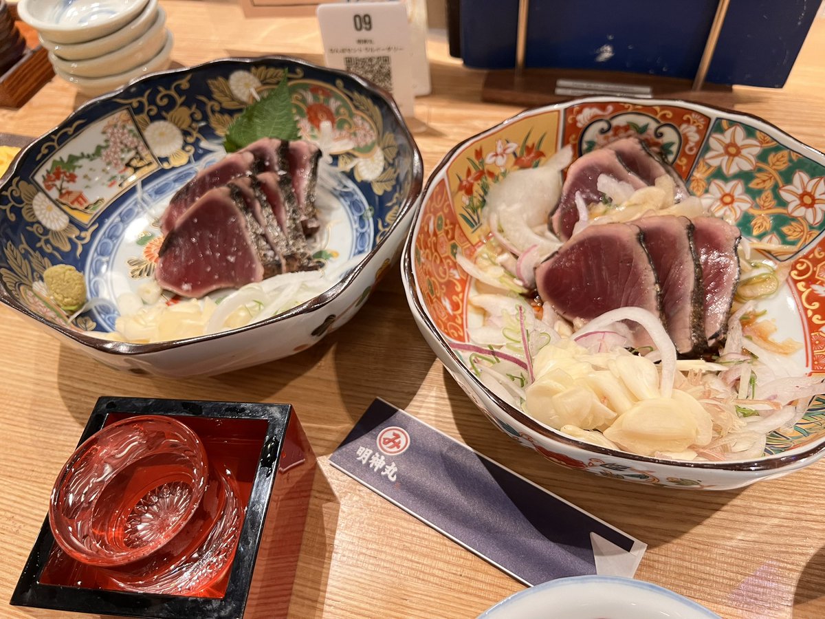 kakuregemi's tweet photo. たこ焼き求めて道頓堀へ
またウロチョロ徘徊して明神丸でカツオの藁焼きで一杯🍶
げみ様にいただいたお土産も食った
めっちゃ楽しかった(・∀・) https://t.co/jn9S5sFSmR