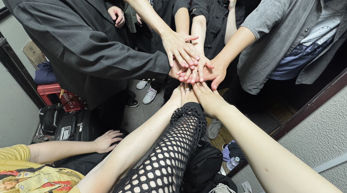 sueruli's tweet photo. 遅ればせながら #カタテッテ ありがとうございました🫶
ビジュをエイミー・リーさんに寄せてたはずが、途中からベヨネッタのこと考えてたのがちゃんとバレててウケた。
自分発信では手を出さないようなことにも幅広く挑戦できておもろかったです。当方シネマズに幸あれ👏🍿
見逃し配信あるYO！↓ https://t.co/ZxeErRsmYZ