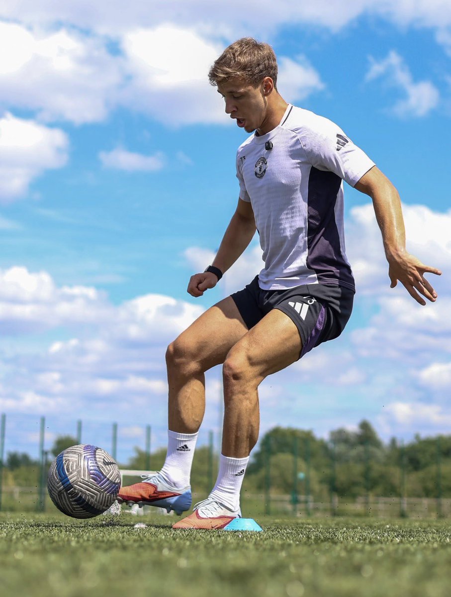 UtdForever7's tweet photo. 🚨📲 Amir Ibragimov is already putting in the work ahead of next season! 💪🔴

Is it just me, or does he look a lot bigger physically compared to last season? 👀🔥 https://t.co/2xftbxKdCa