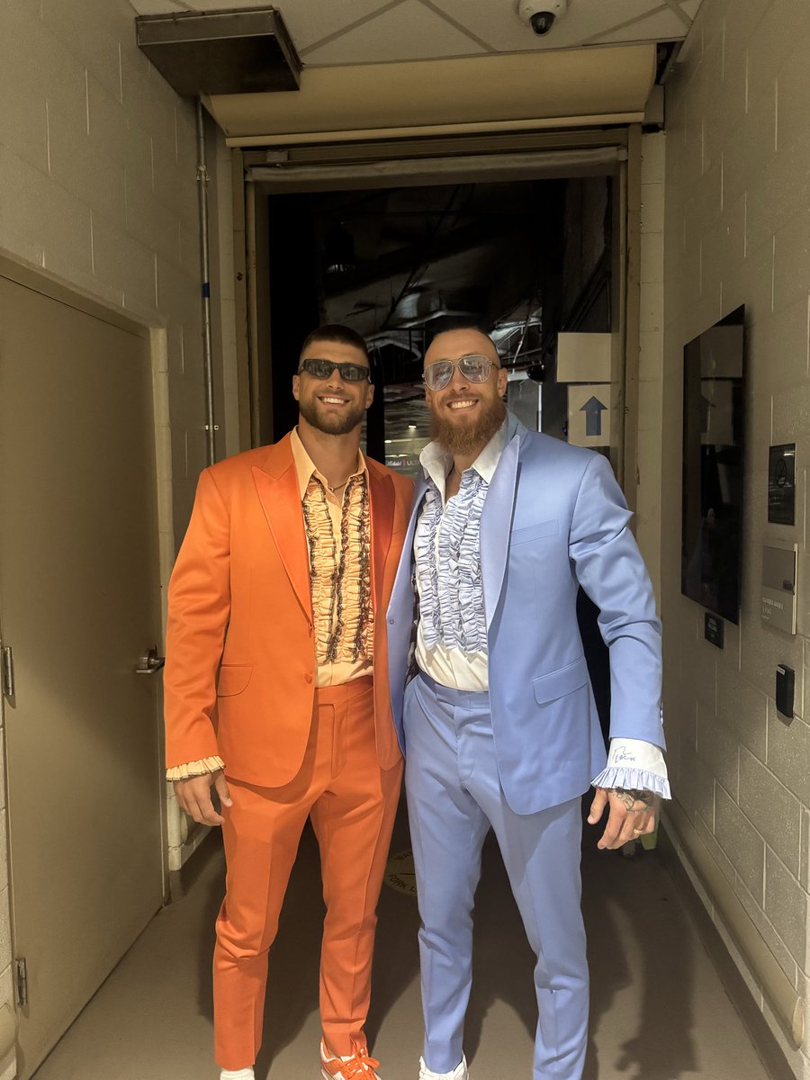 gkittle46's tweet photo. @tkelce https://t.co/DfXUQkwkpK
